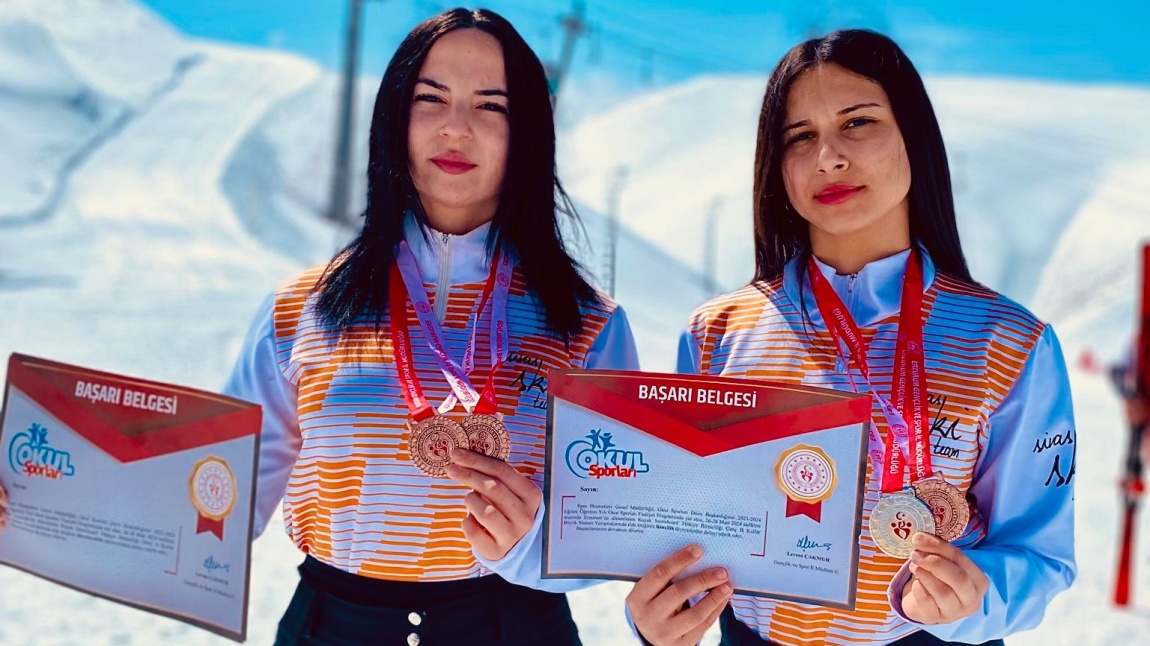 Okullar Türkiye Şampiyonasında Snowboardcularımızdan Büyük Başarı
