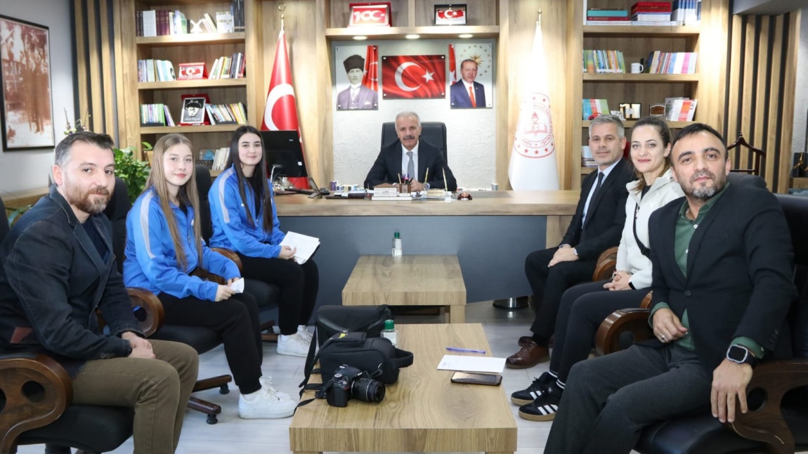 Öğrencilerimiz Milli Eğitim Müdürümüz Sayın Necati Yener ile Röportaj Yaptılar